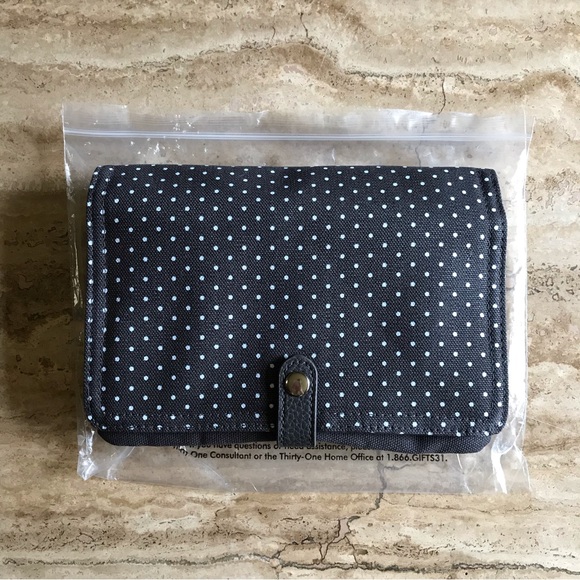 Thirty One Double Up Crossbody-City Charcoal Swiss Dot - Picture 1 of 11